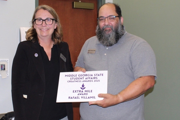 Rafael Villamil wins "Extra Mile Award" at Greatness Awards.